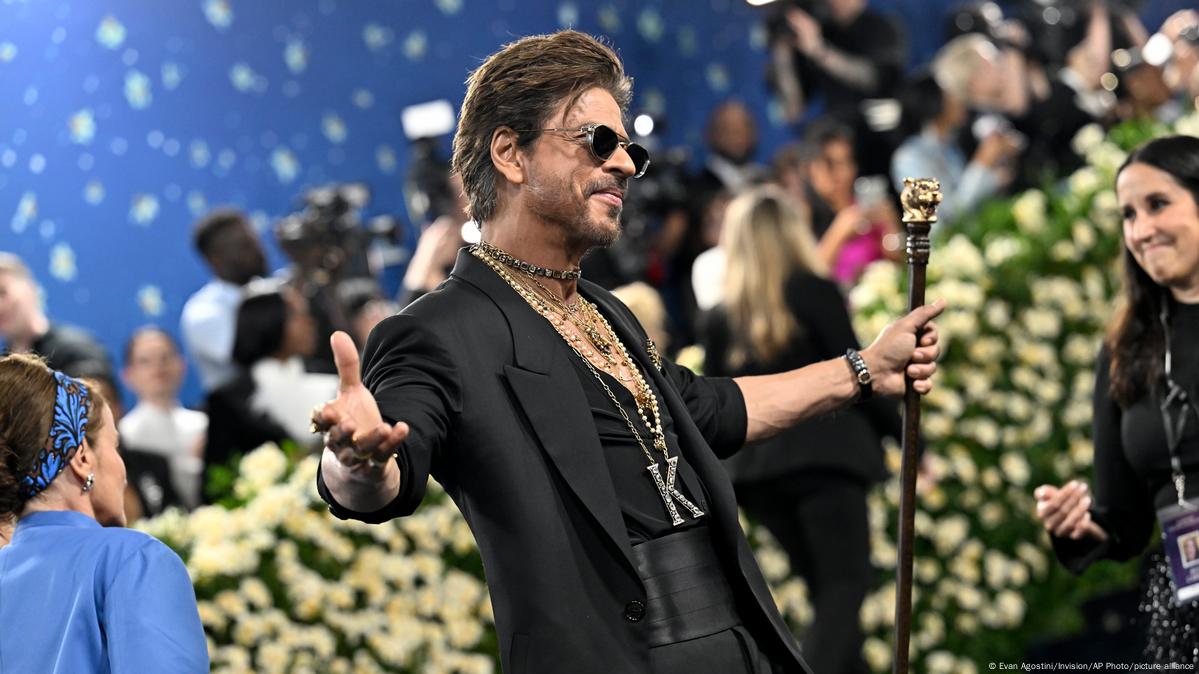 Shah Rukh Khan showing off a serious vibe